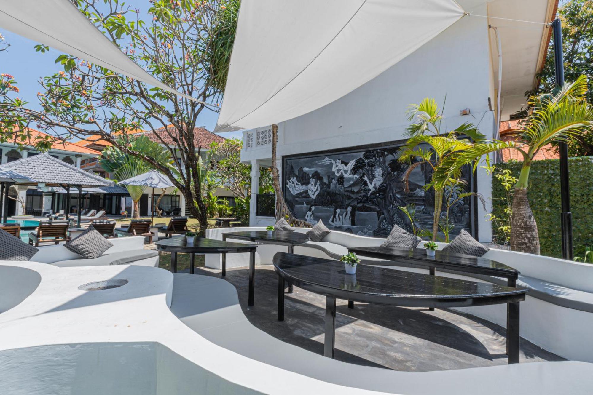 Casa Wina Kuta Hotel Kuta  Exterior photo